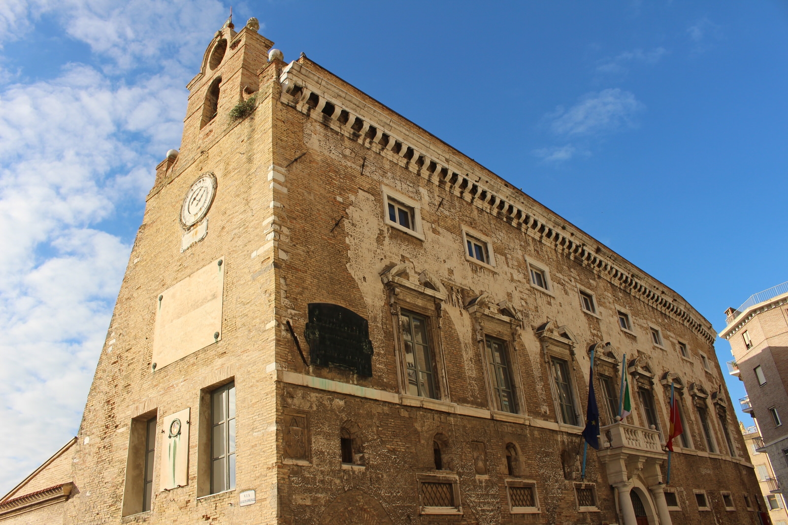 Ancona_Palazzo_degli_anziani_1